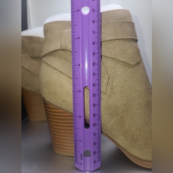 Nwot Women's Ankle Faux Suede Boots Size 5 Tan/Camel color - Picture 9 of 14